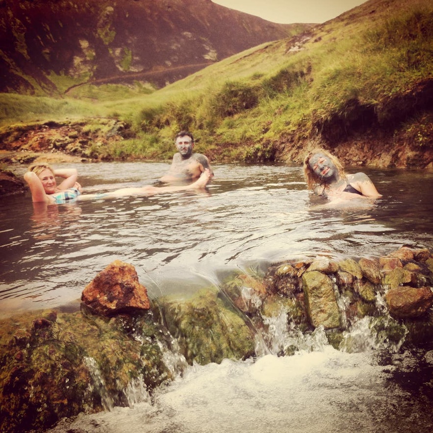 野趣あふれるアイスランドの天然温泉。寒くなってくる11月は最高！