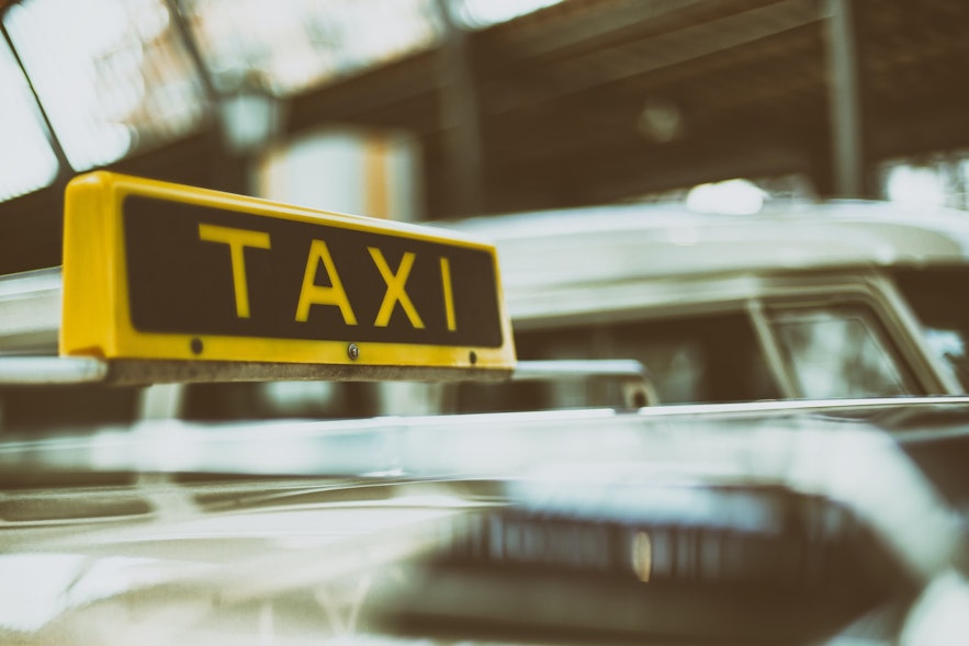 冰岛没有Uber，出租车价格昂贵。