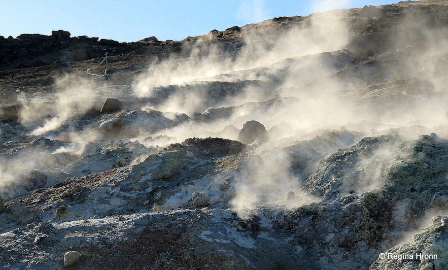 Seltún geothermal area - the hot spring Pínir
