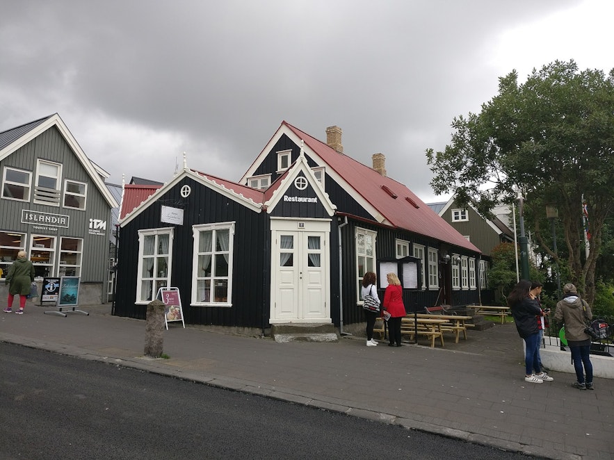 Bankastraeti ma jedne z najstarszych budynków w Reykjaviku.