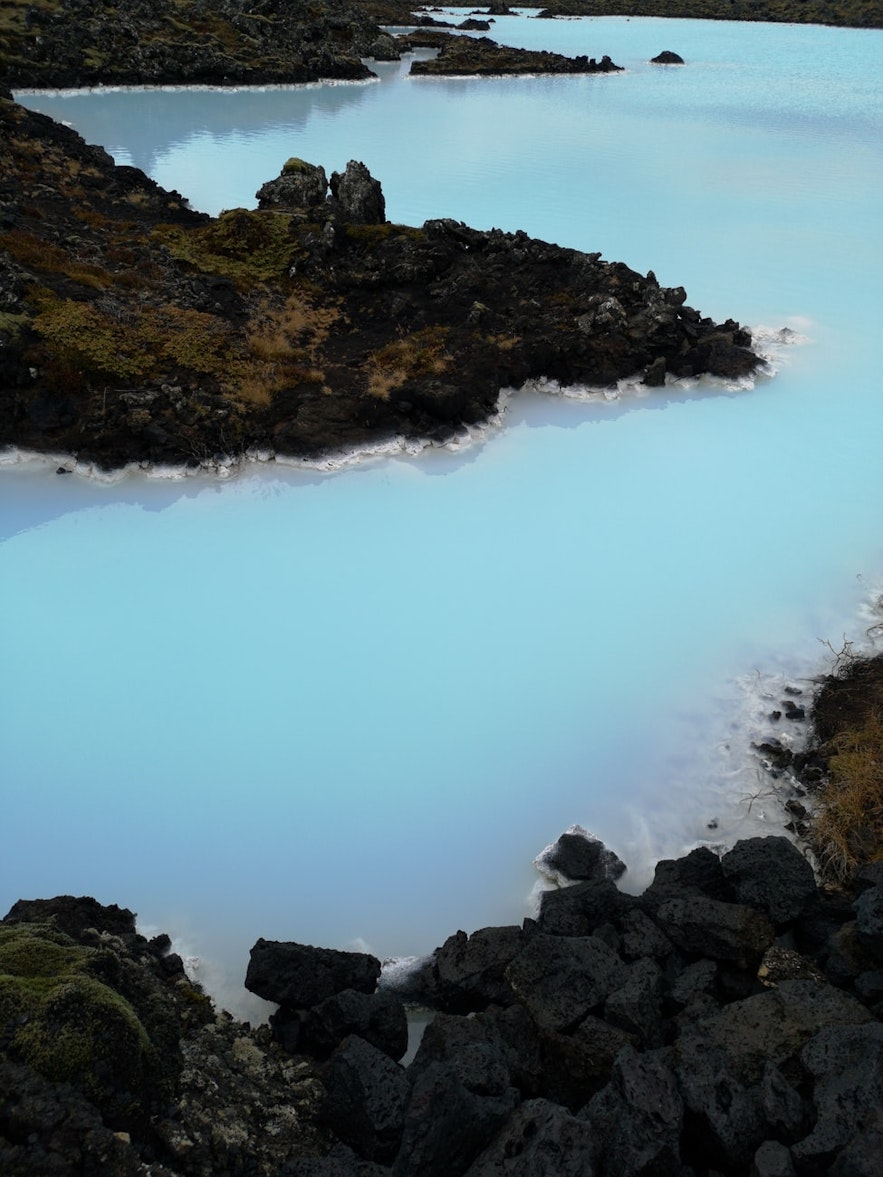 Błękitna Laguna, wbrew powszechnemu przekonaniu, nie jest naturalnym basenem na Islandii.