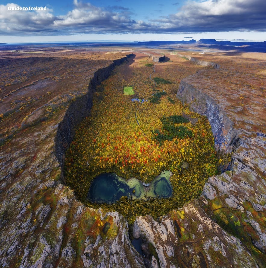 Asbyrgi to zapierający dech w piersiach kanion w północnej Islandii.