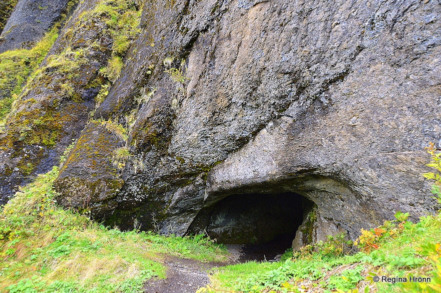 Sönghellir cave Kirkjubæjarklaustur