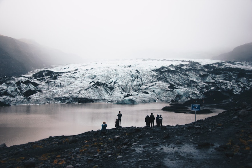 阴云密布的米达尔斯冰川