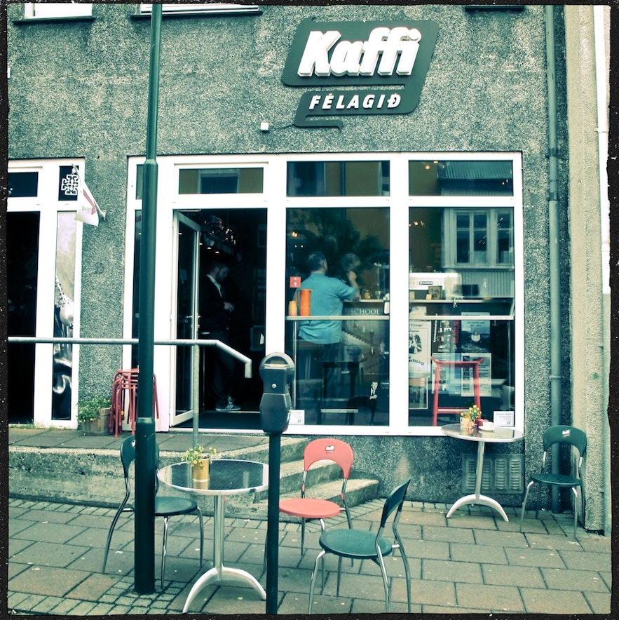 店面不大的Kaffifélagið咖啡馆
