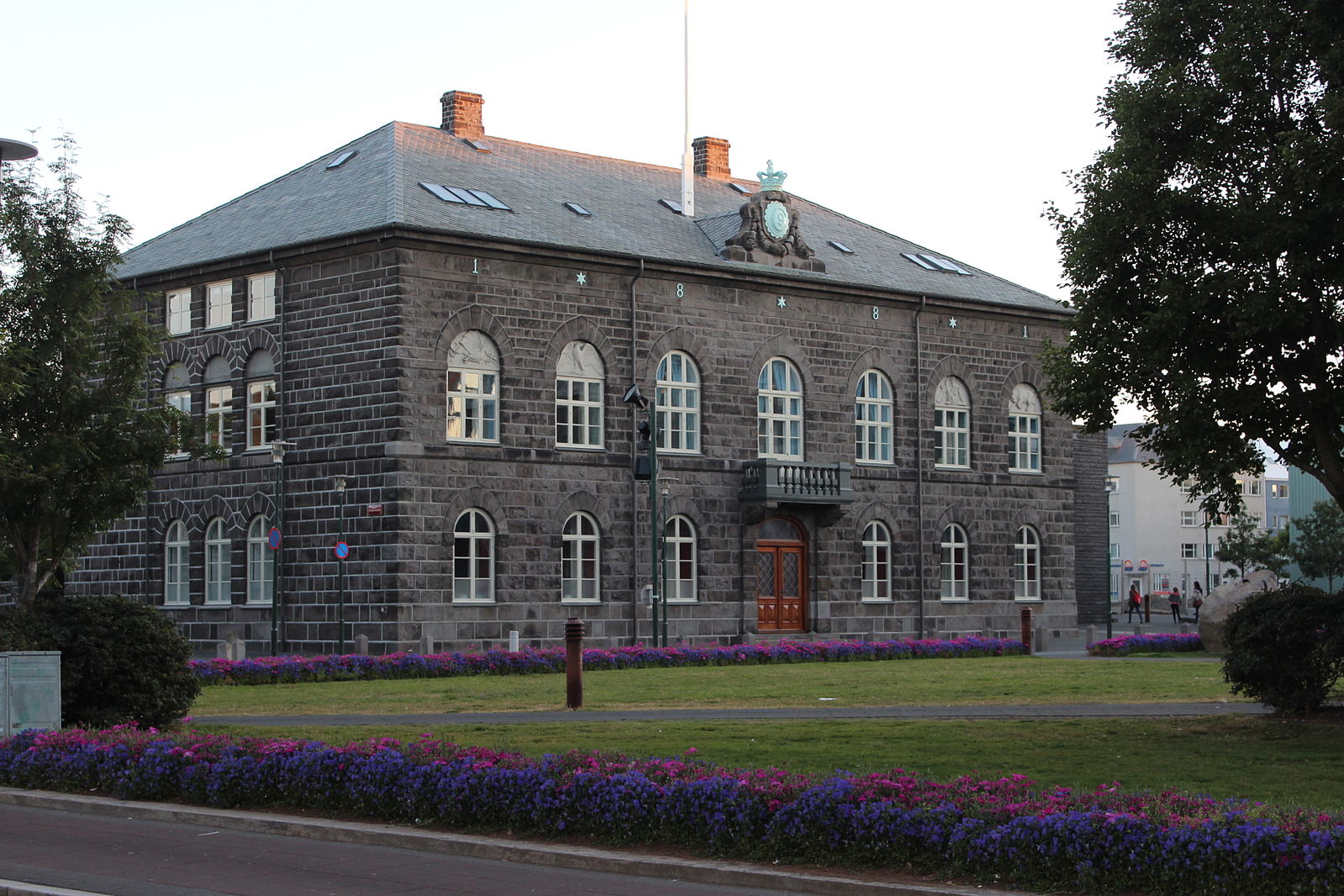 冰岛首都雷克雅未克的阿尔庭议会大楼