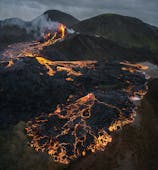 ฟากราดาลสฟยาลล์เป็นภูเขาไฟที่ยังคุกรุ่นอยู่ในประเทศไอซ์แลนด์