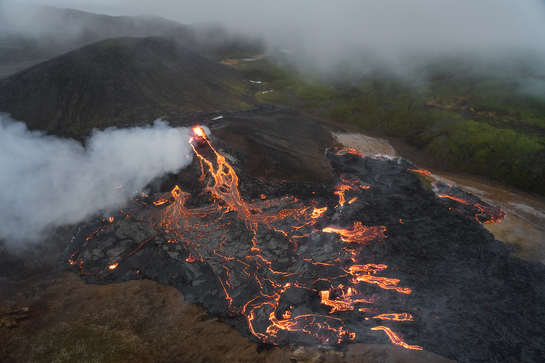 Iceland's Volcanoes: The Complete Guide  Guide to Iceland