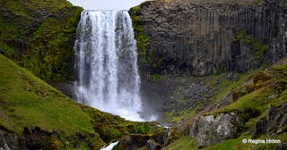観光情報：Svodufoss の滝