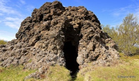 Knútstaðaborg洞穴