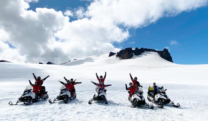 Захватывающий тур на суперджипах с катанием на снегоходах по леднику Ватнайёкюдль