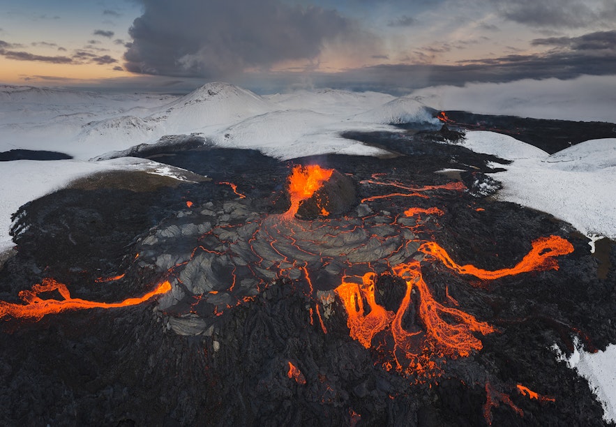 10 Insane Photos of the Fagradalsfjall Volcanic Eruption in ...