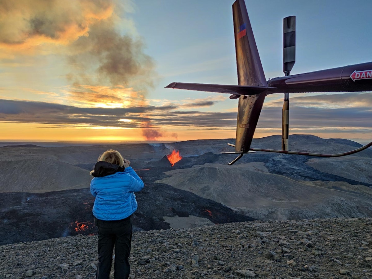 helicopter tour of volcano in iceland