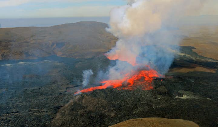 An aerial view of Fagradalsfjall, an Icelandic volcano.
