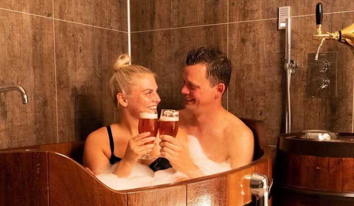 Baignade au spa de bière Bjorbodin | Beer spa dans le Nord de l'Islande 