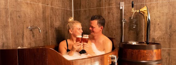 Baignade au spa de bière Bjorbodin | Beer spa dans le Nord de l'Islande