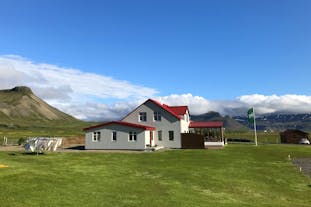 The Sudar Bar Guesthouse is located on a farm.
