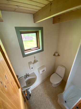 Horgsland Guesthouse provides en suites in each cabin.