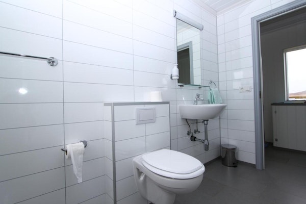 Steindorsstadir Guesthouse has comfortable bathrooms.