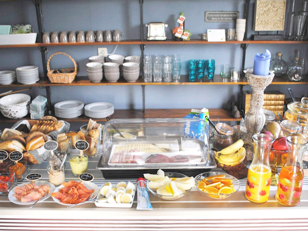 Bitra Guesthouse is renowned for its breakfast buffet.
