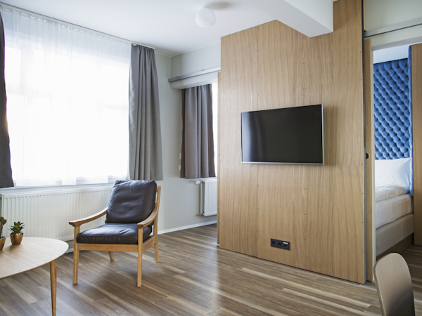 The Hotel Odinsve Apartments all have rooms with TVs.