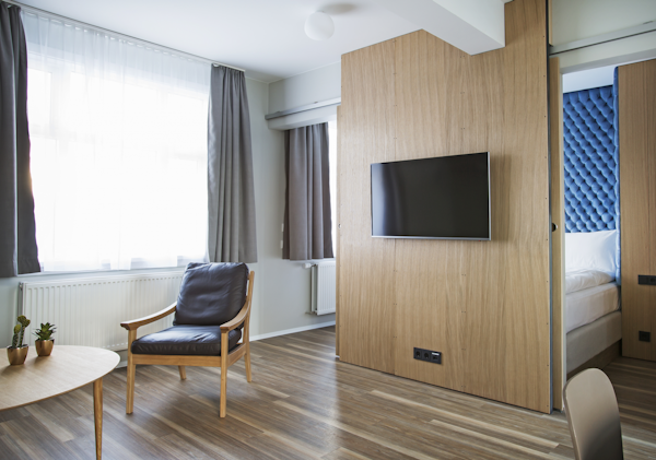 The Hotel Odinsve Apartments all have rooms with TVs.