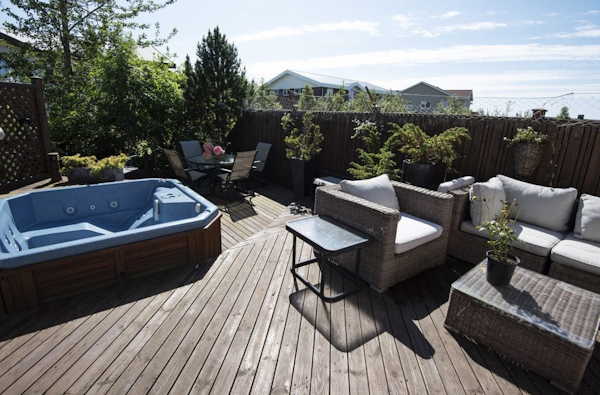 B14 Ocean View Luxury Villa has an outdoor hot tub.