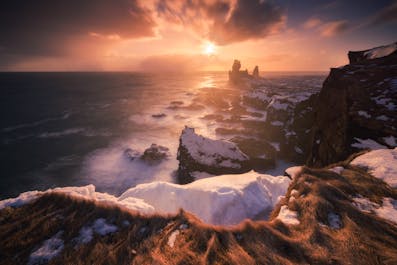 风景如画的斯奈山半岛被誉为“冰岛缩影”，半岛上的自然风光极为多样。