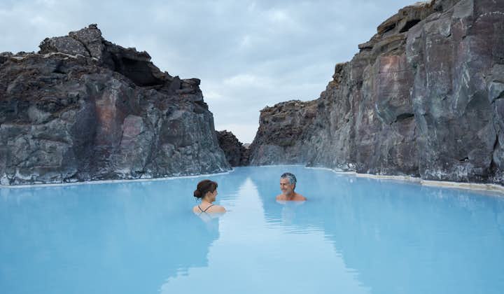 Goditi la laguna privata alla Laguna Blu, grazie a questo pacchetto vacanze di lusso in Islanda.