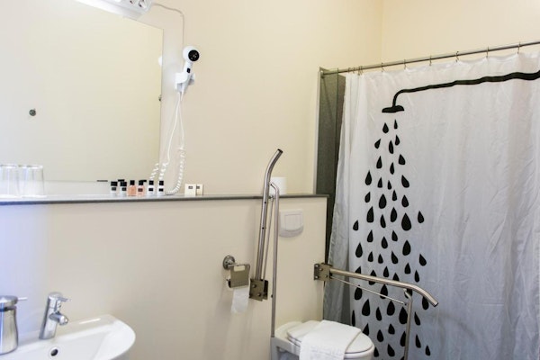 Hofn Inn Guesthouse has en suite bathrooms in all its rooms.
