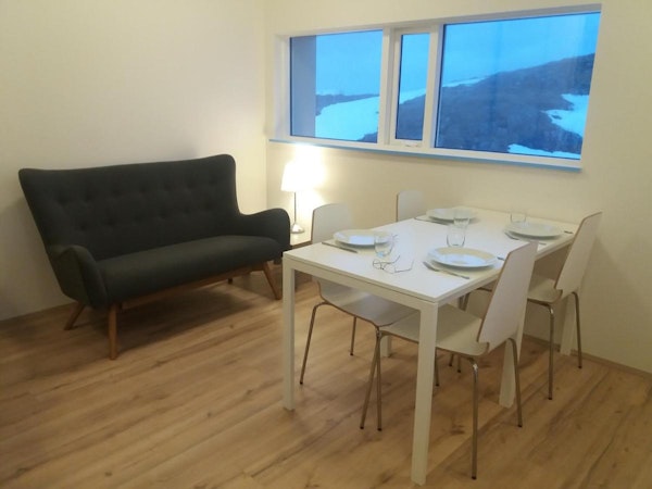 Salthus Guesthouse has dining areas for self-catering guests.