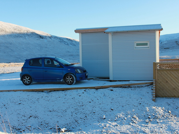 Parking is free at the Dalahyttur Lodges.