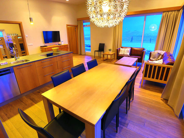 Hrimland Cottages has a spacious dining area.