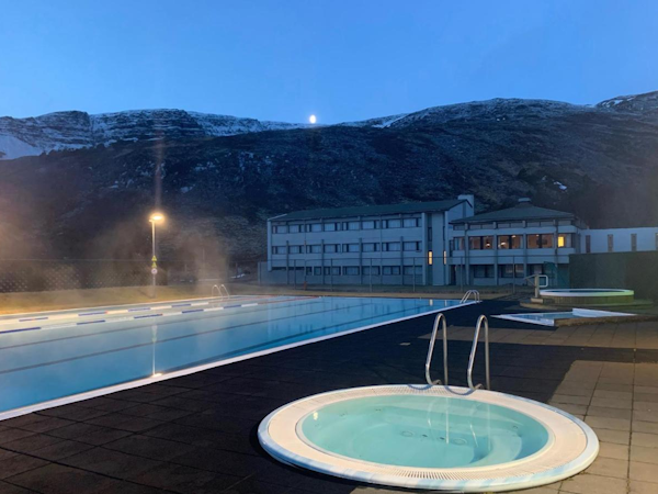 Hotel Laugar Saelingsdal has its own swimming pool.