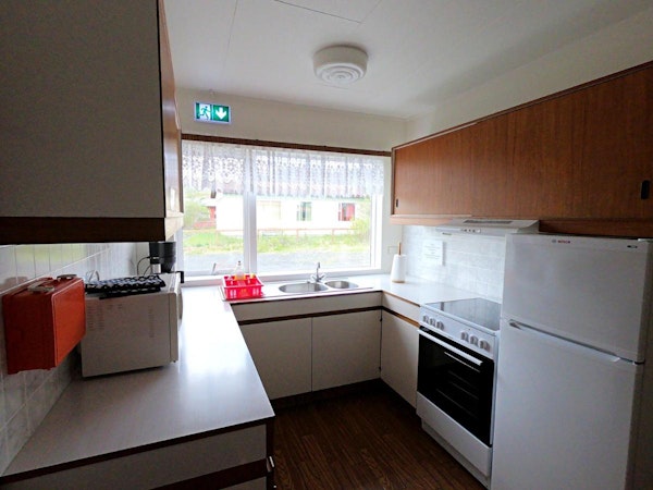 Elda Guesthouse has a fully furnished kitchen.