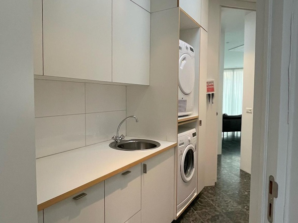 The laundry room at Klettasel with washing machine and tumble dryer.