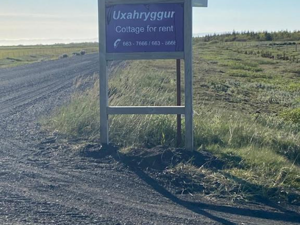 The sign at the entrance of Uxahryggur.