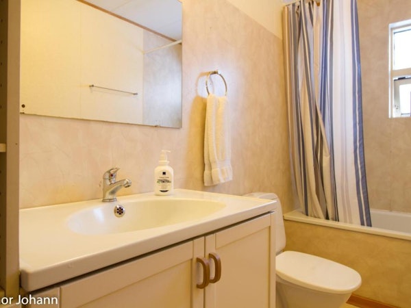 Stay comfortable when you use Hotel Hjardarbol's bathroom.
