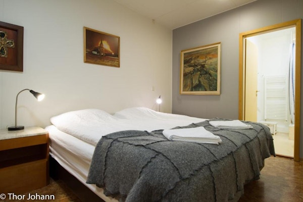 Enjoy great comfort when you use Hotel Hjardarbol's large double bed.