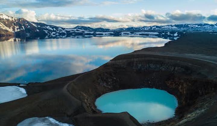 You can bathe in the milky-blue waters of the Viti crater lake, surrounded by black volcanic rock and next to the large lake of the Askja caldera in the Highlands.