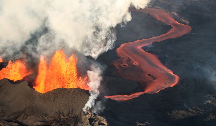 法格拉达尔火山直升机旅行团｜高空俯瞰冰岛火山