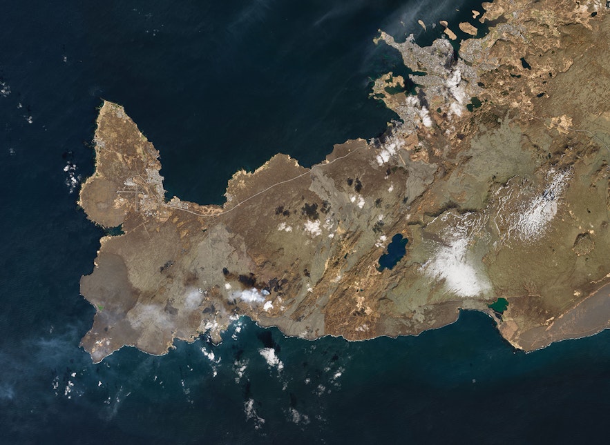 NASA拍摄的雷克雅内斯半岛的卫星图像