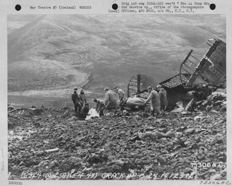 法格拉达尔火山上的轰炸机残骸