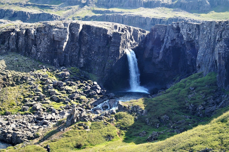 Haenubrekkufoss Waterfall | Guide to Iceland