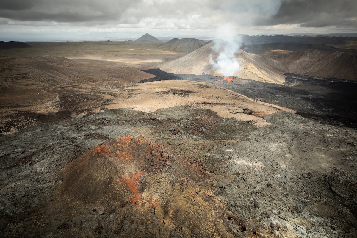 Exciting 40-Minute Helicopter Flight Over Fagradalsfjall Volcano from ...