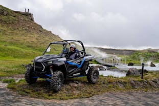 Pokonywanie strumieni i nierówności terenu jest łatwe dzięki pojazdowi ATV.