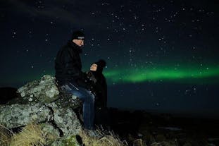 Den mørke himmelen på Island gjør at nordlyset og stjernene er godt synlige.