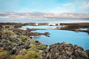Blå lagunen är ett utomhussspa som ligger på sydvästra Island