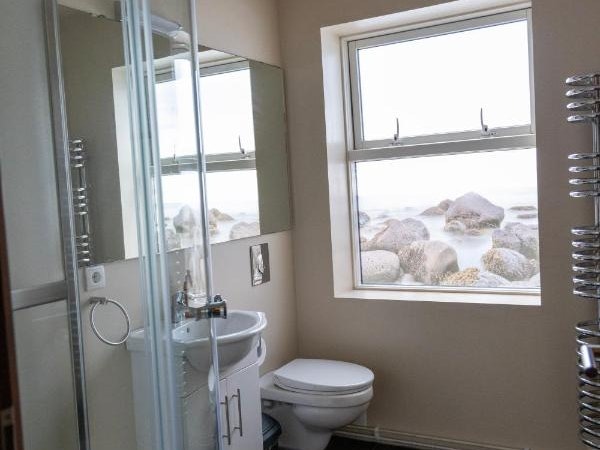 The bathrooms at Westman Islands Inn are equipped with a shower, toilet, and basin, with toiletries included.