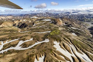 Flightseeing over Landmannalaugar er den beste måten for å se hele den omfattende regionen.